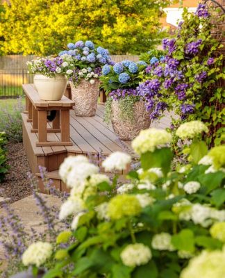 Stunning Front Porch Flower Pot Ideas