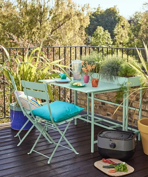 You Must Steal These Tiny Balcony Garden Ideas2