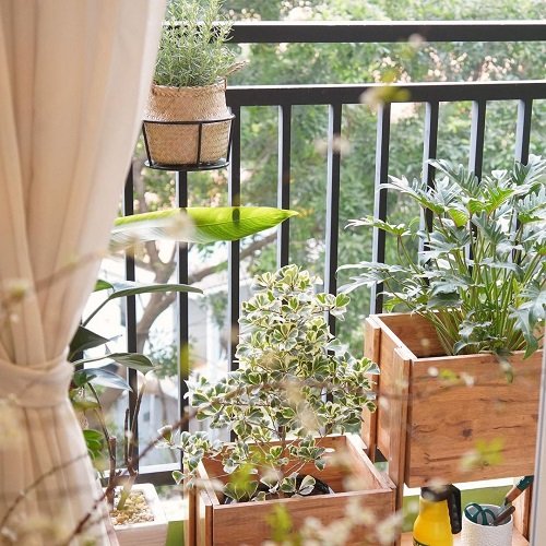 You Must Steal These Tiny Balcony Garden Ideas