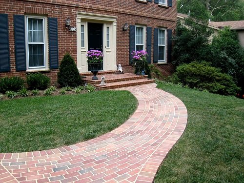 38 Beautiful Brick Pathway Ideas for Garden Design 10
