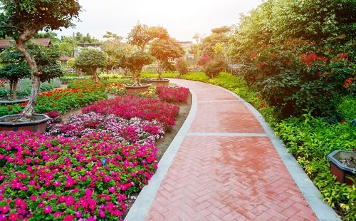 38 Beautiful Brick Pathway Ideas for Garden Design 17