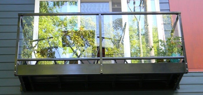 95552171_Cantilever bolt on balcony with glass rail 2_mini