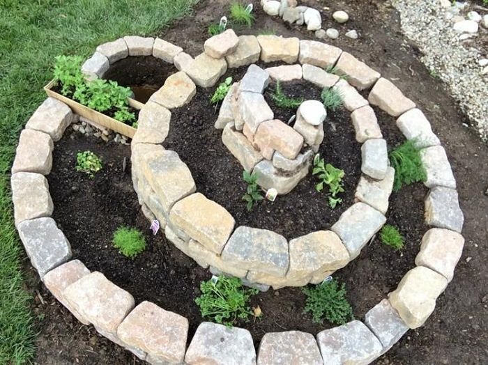 How to Build a Spiral Herb Garden (3)