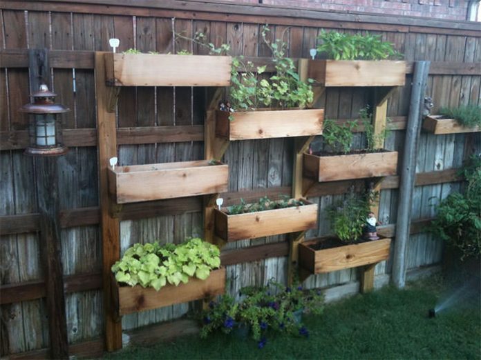 25 Garden Fence Decoration Ideas To Follow | Balcony Garden Web