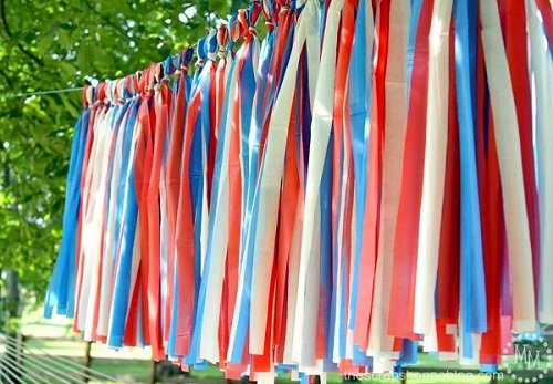 outdoor garland 4th of july decoration  ideas 