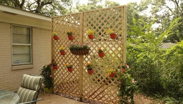 Privacy Wall made from Wood Lattice