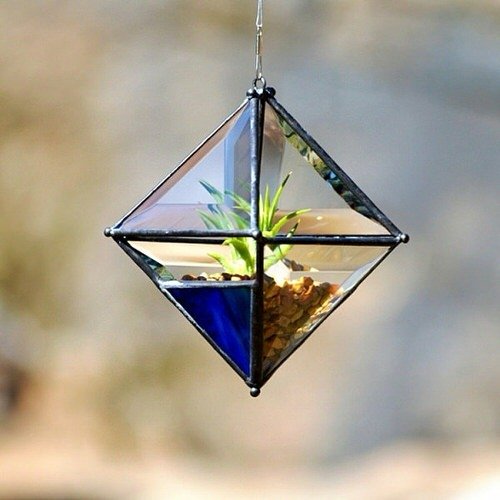 Bevel Glass Pyramid