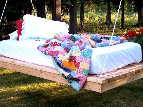 DIY Outdoor Bed Projects & Ideas