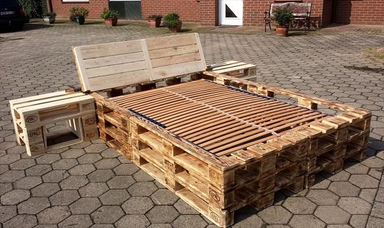 DIY Outdoor Bed Projects & Ideas 9