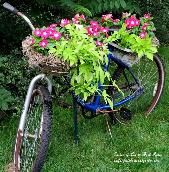A Recycled Bike Gets A New Life as Garden Decor - Eclectic - Porch -  Raleigh - by Lisa's Creative Designs | Houzz