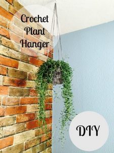 18 (FREE) DIY Crochet Plant Hanger Patterns | Balcony Garden Web