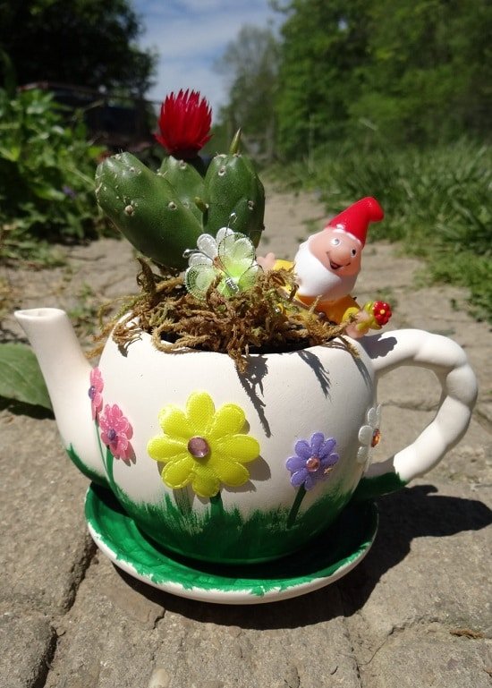 DIY Tea Pot Fairy Garden