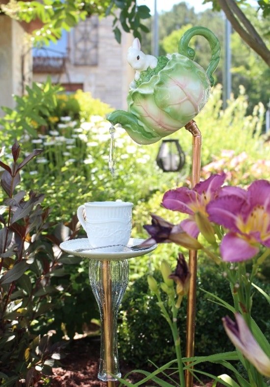 Get inspired by these 16 DIY Teapot Ideas to use old and cracked teapots to create great garden features and planters.