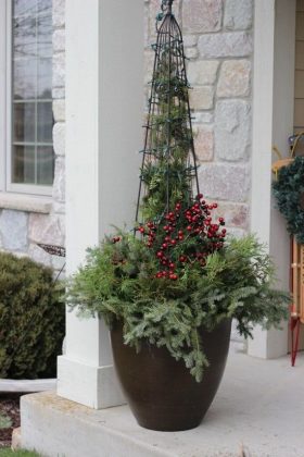 30 Fantastic DIY Christmas Planter Ideas | Balcony Garden Web