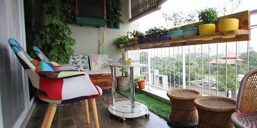 Modern Balcony Garden with Shed
