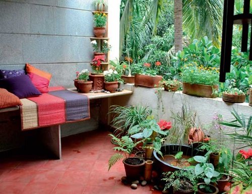 Backyard Balcony Wall Marble Seating and Plants   