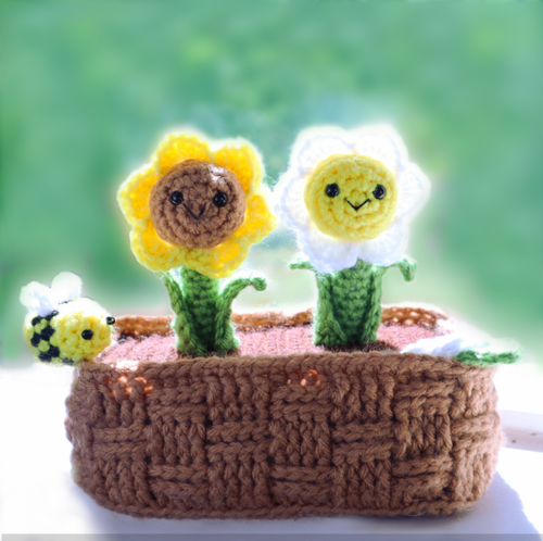 Amigurumi Flower Basket crochet flower