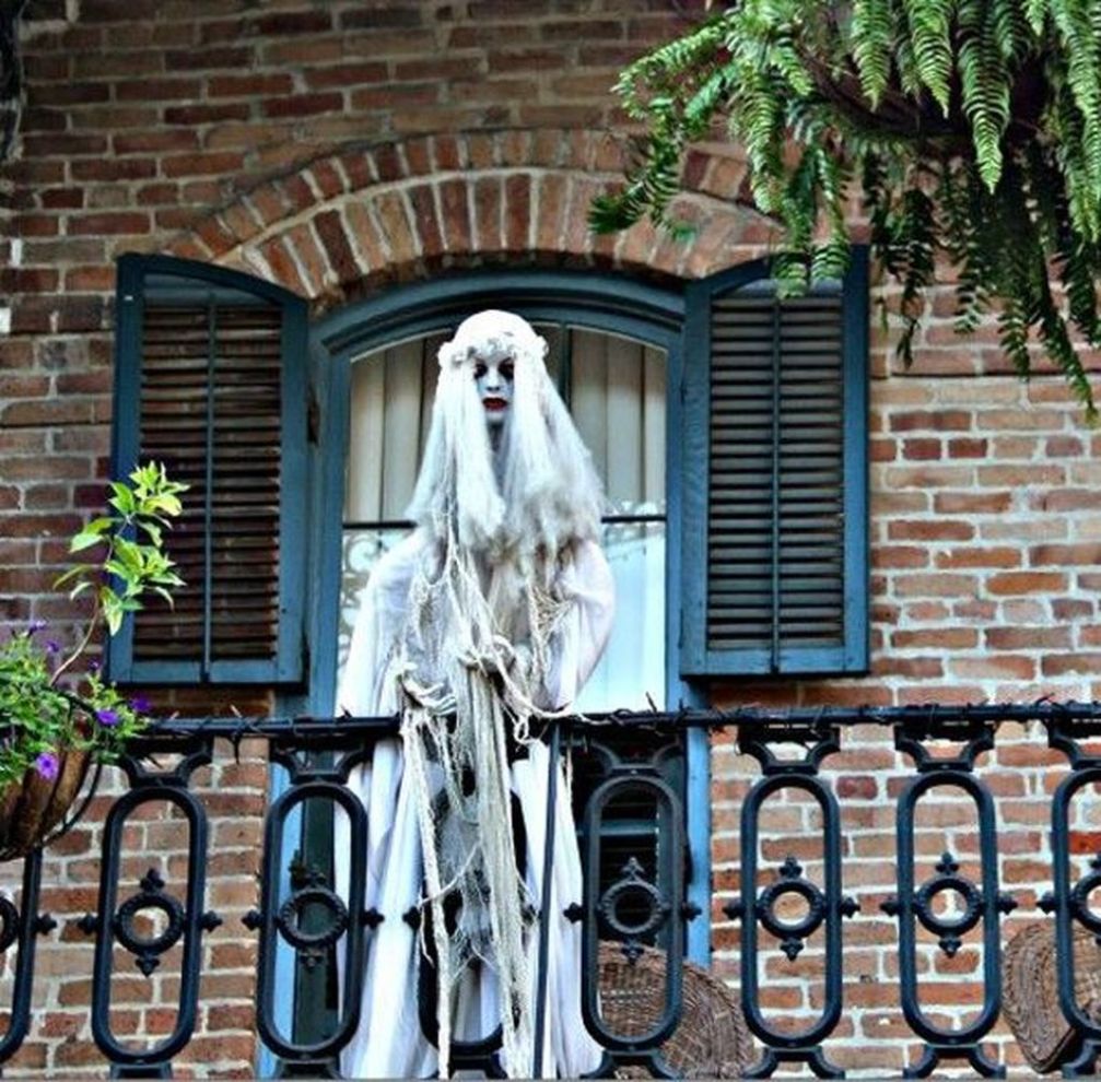 10 Best Halloween Decorations for Apartment Balcony