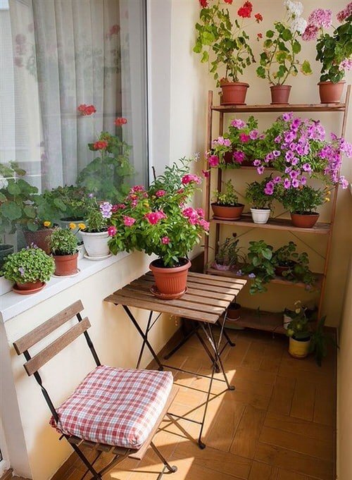 Cozy Apartment Balcony Garden Ideas 8