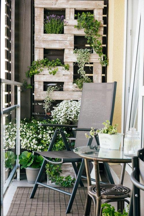Cozy Apartment Balcony Garden Ideas 9