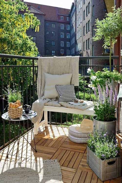 Cozy Apartment Balcony Garden Ideas 10
