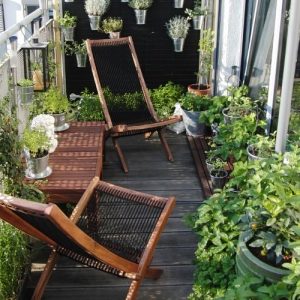 Create a Tropical Garden Oasis in a Balcony With These Ideas