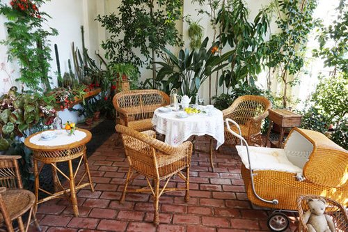 Create a Tropical Garden Oasis in a Balcony With These Ideas 10
