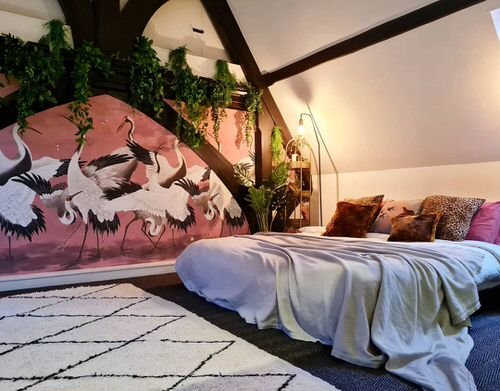 Stunning Attic Rooms with Plants Pictures 8