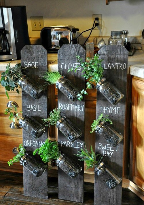 Old Wooden Boards Used to Create Brilliant Vertical Gardens 13