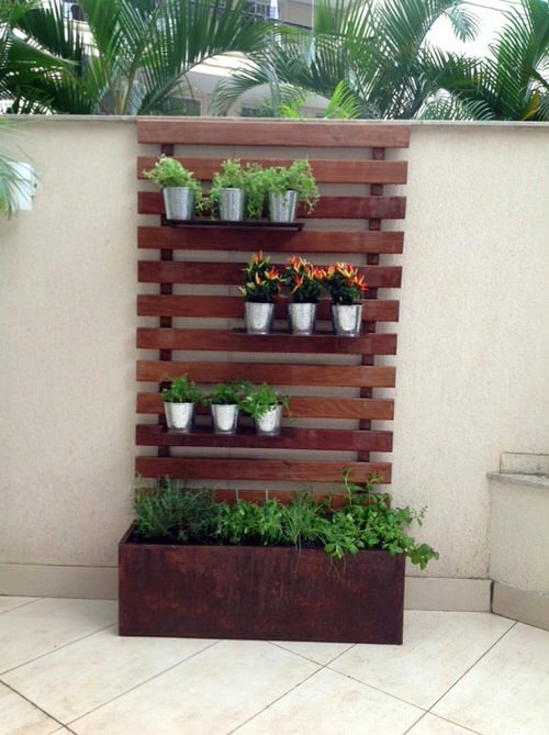 Old Wooden Boards Used to Create Brilliant Vertical Gardens 2
