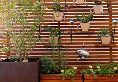 Old Wooden Boards Used to Create Brilliant Vertical Gardens 3