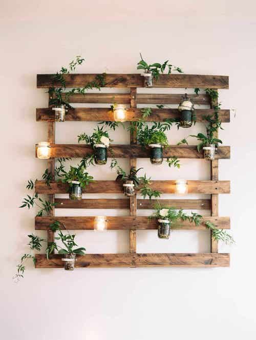 Old Wooden Boards Used to Create Brilliant Vertical Gardens 5