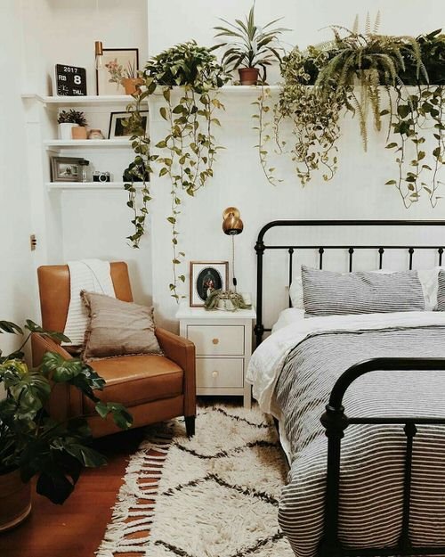 Romantic Bedroom Décor Ideas With Plant Theme 9