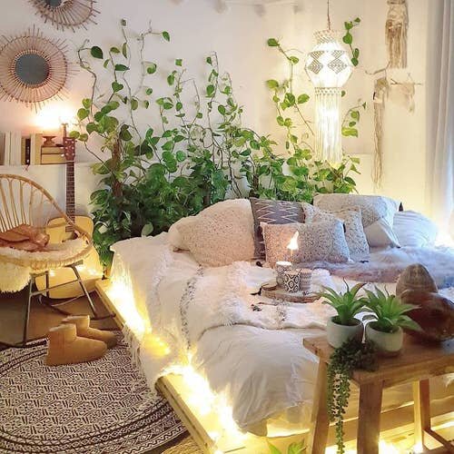 Romantic Bedroom Décor Ideas With Plant Theme 11