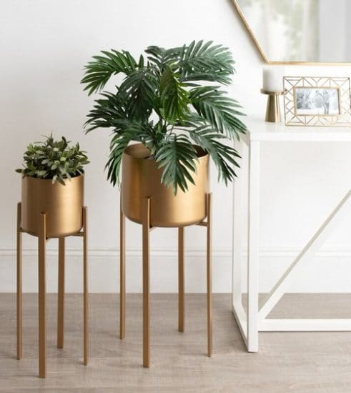 32 Stunning Pictures of Indoor Plants in Metallic Planters