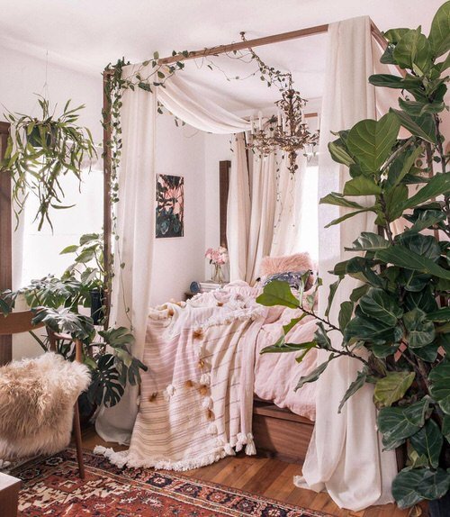 Romantic Bedroom Décor Ideas With Plant Theme 18