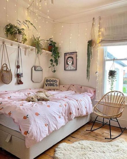 45 Beautiful Pictures Of Romantic Bedroom Décor Ideas With Plant Theme 0191