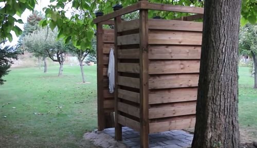 DIY Outdoor Shower Ideas for Backyard & Garden 9