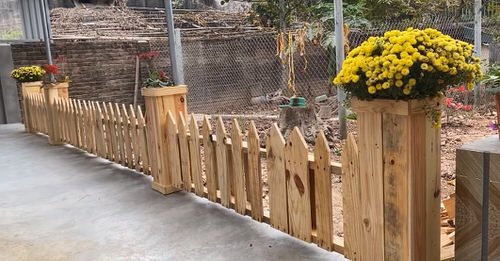DIY Pallet Fence Ideas 9