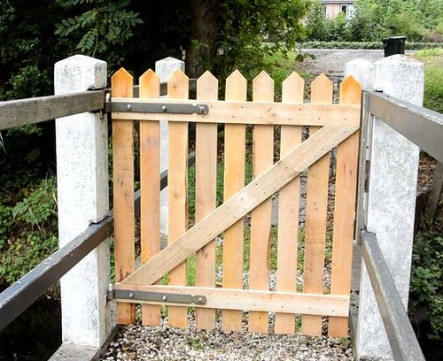 DIY Pallet Fence Ideas 3