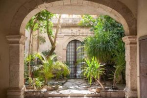 30 Beautiful Courtyard Garden Pictures | Balcony Garden Web