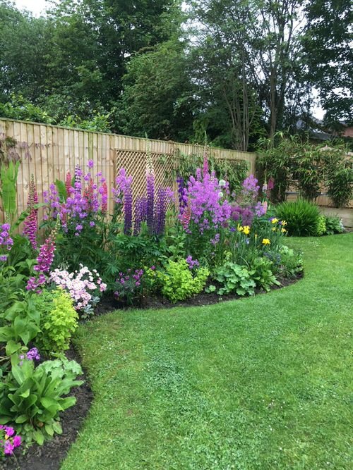 Amazing Flower Bed Ideas for Your Home Garden 2