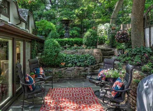Cheap Ways to Block Neighbor’s Views in Gardens & Backyards 2