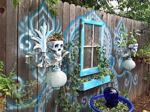 DIY Garden Fence Art Ideas 9