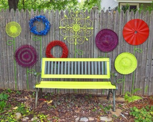 DIY Garden Fence Art Ideas 26