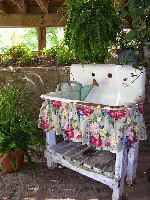 Vintage Garden Decor Ideas 17