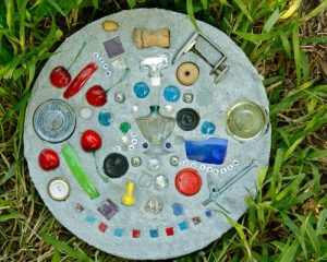 30 Cool DIY Stepping Stone Ideas | Balcony Garden Web