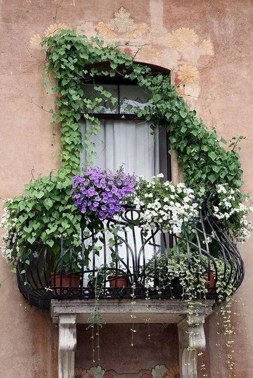 Design Tricks You Can Learn from These Balcony Gardens 6