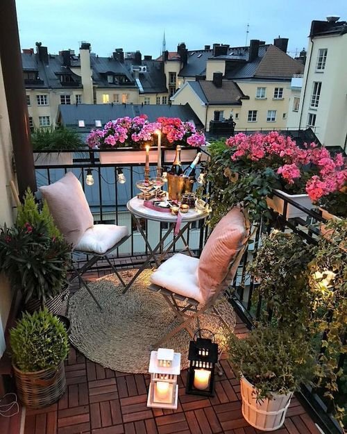 Design Tricks You Can Learn from These Balcony Gardens