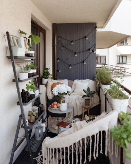 22 Clever Design Tricks You Can Learn from These Balcony Gardens